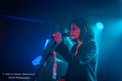 Nicole Faux Naiv