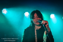 Nicole Faux Naiv