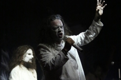 02_BloodWhite_32