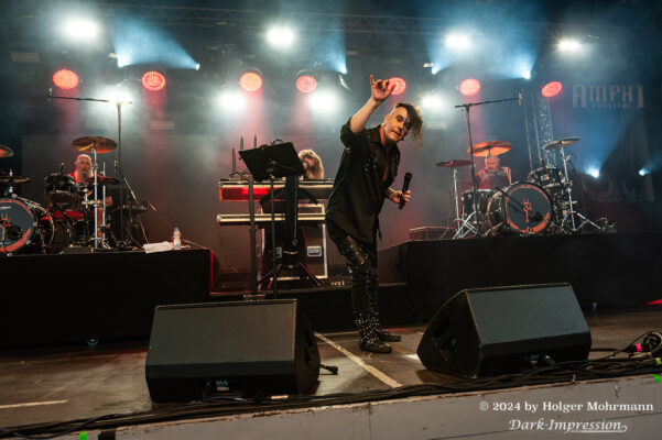 Project Pitchfork live